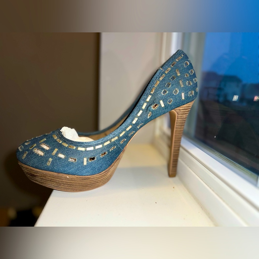Jessica Simpson denim platform shoe (NWOT)